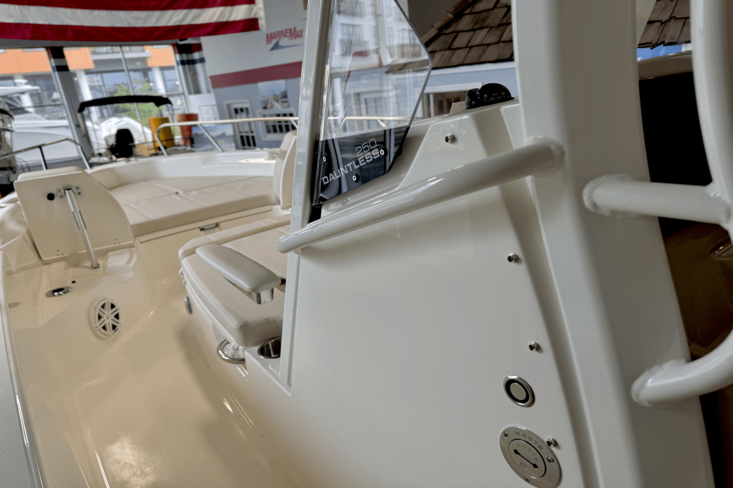 2025 Boston Whaler 250 Dauntless Image Thumbnail #30