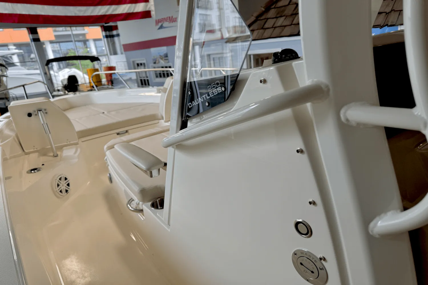 2025 Boston Whaler 250 Dauntless Image Thumbnail #30