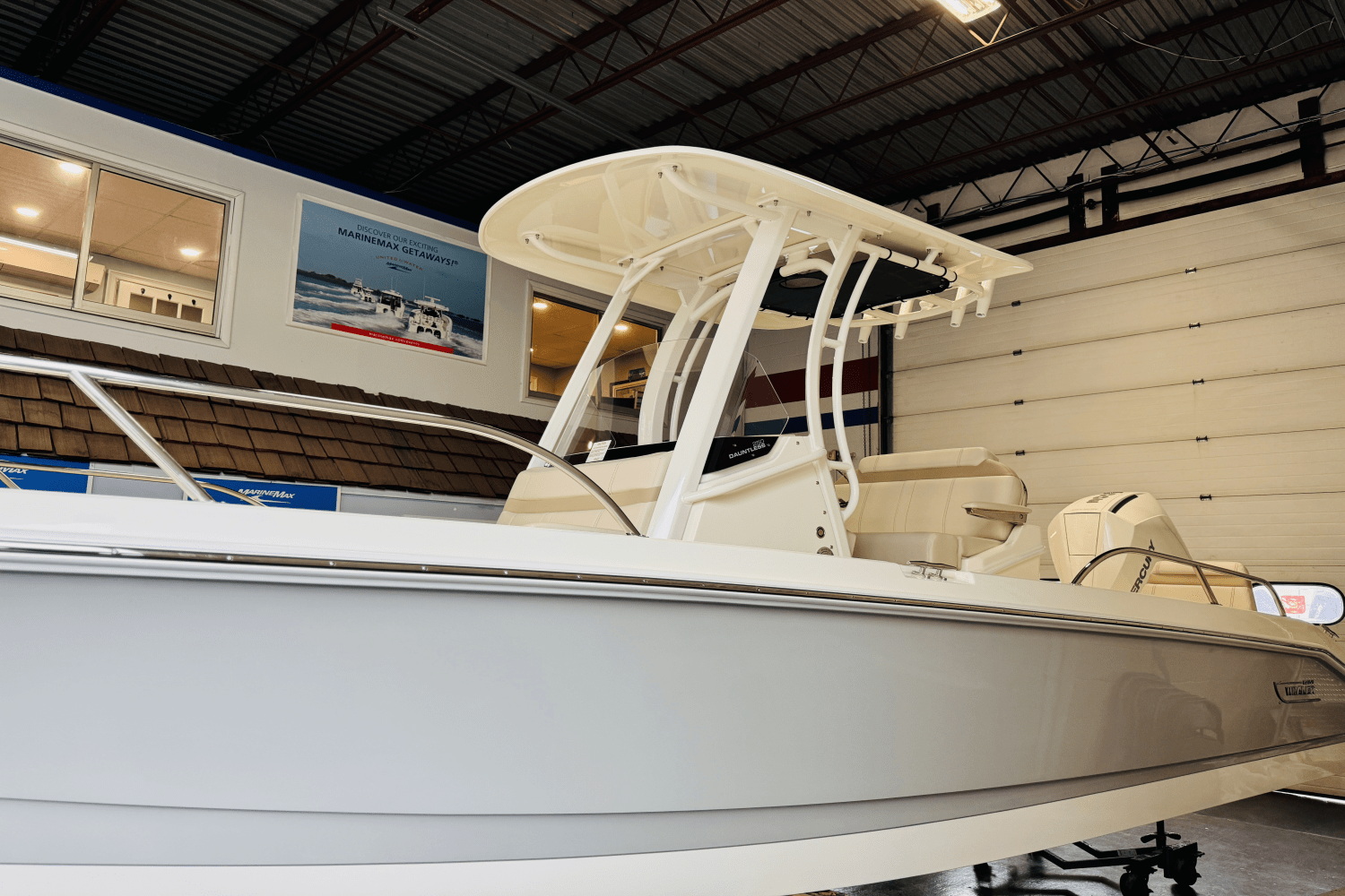 2025 Boston Whaler 250 Dauntless Image Thumbnail #3
