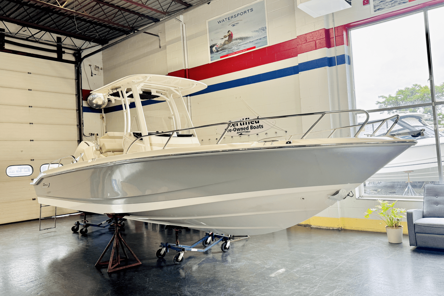2025 Boston Whaler 250 Dauntless Image Thumbnail #5