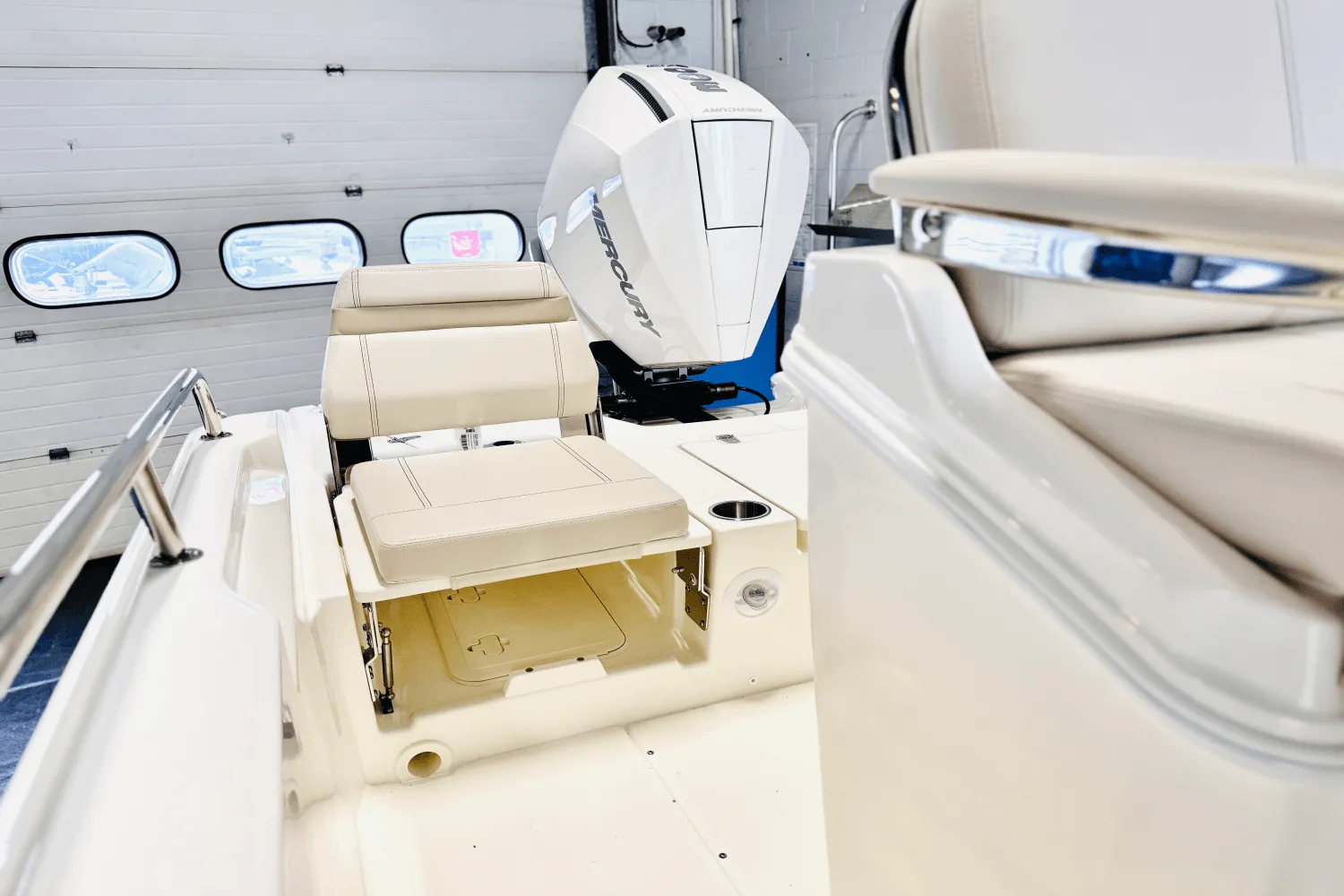 2025 Boston Whaler 250 Dauntless Image Thumbnail #16