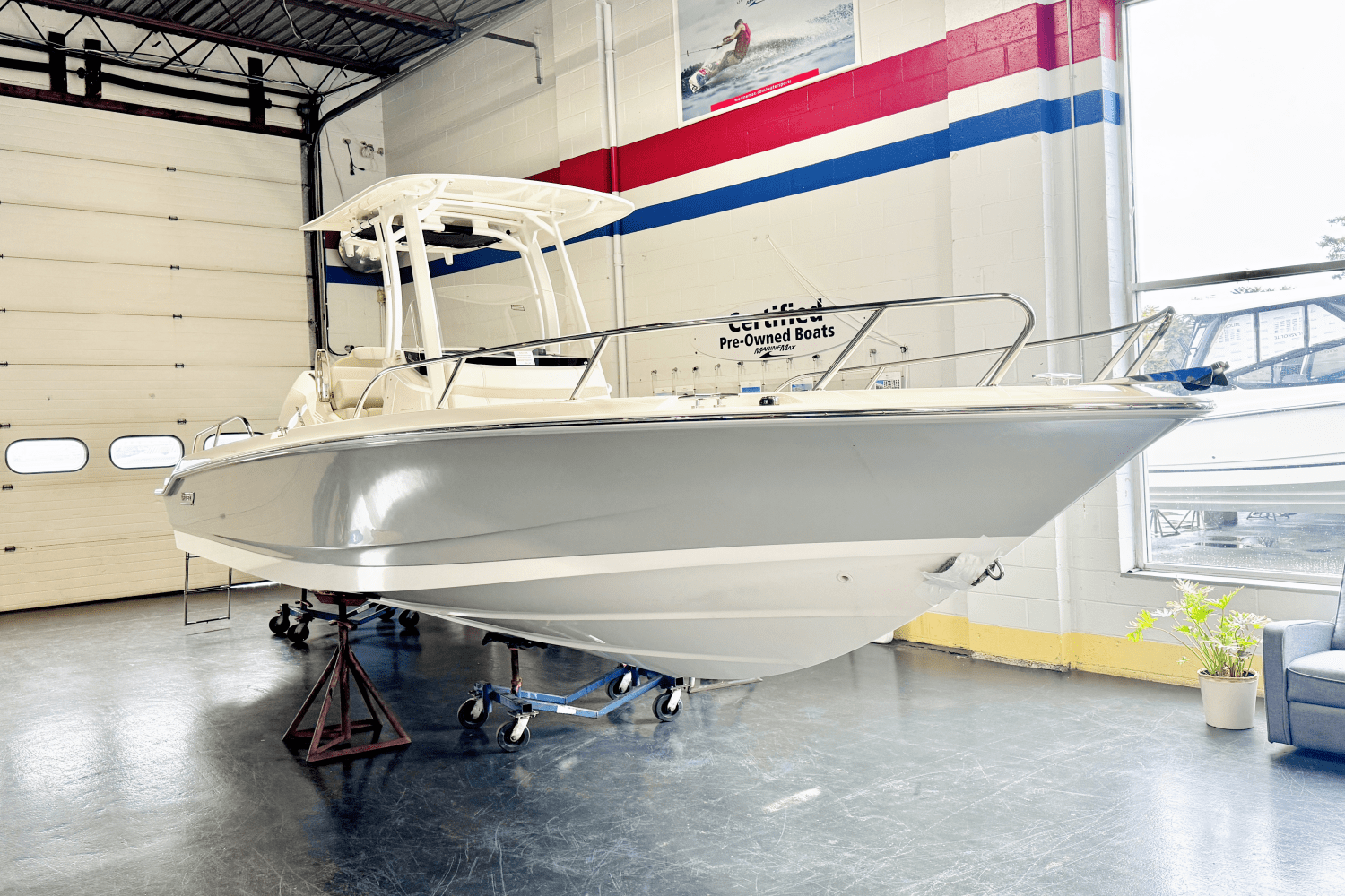 2025 Boston Whaler 250 Dauntless Image Thumbnail #1