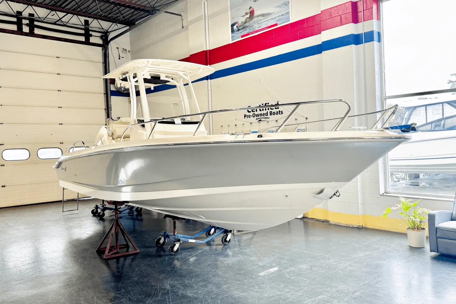 2025 Boston Whaler 250 Dauntless Image Thumbnail #1