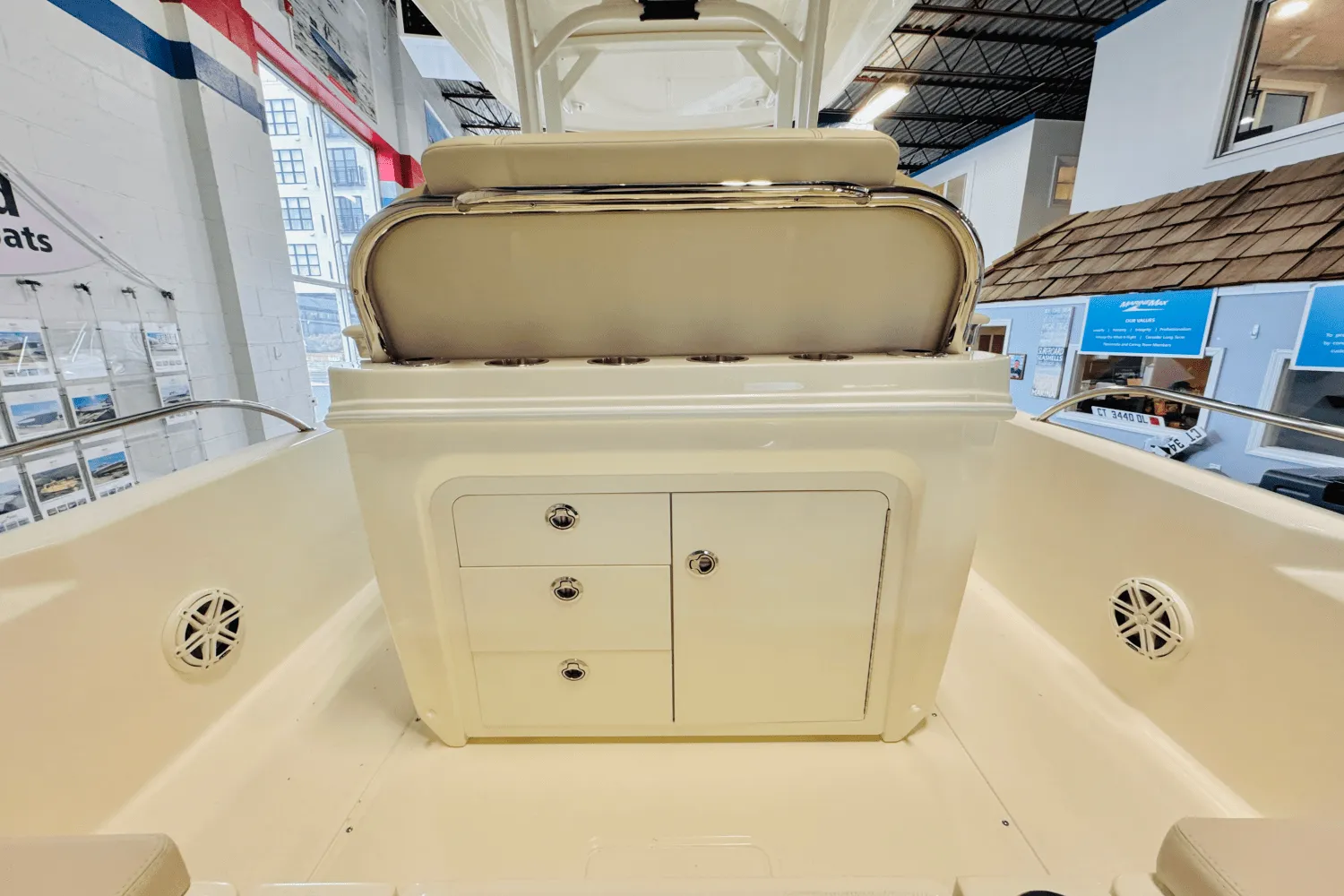 2025 Boston Whaler 250 Dauntless Image Thumbnail #23