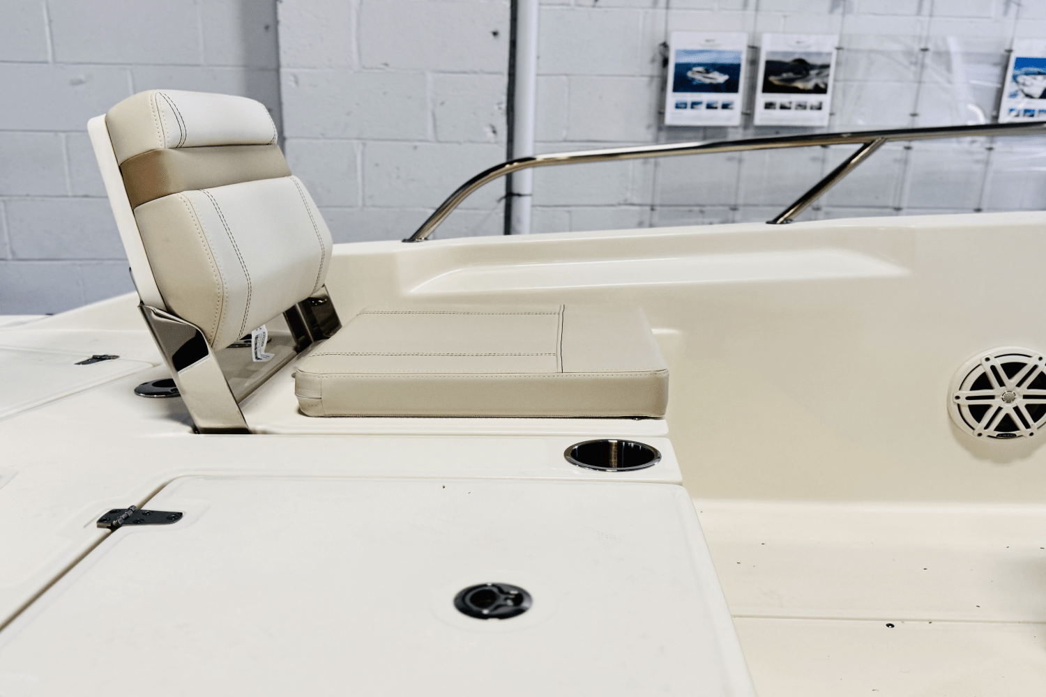 2025 Boston Whaler 250 Dauntless Image Thumbnail #18