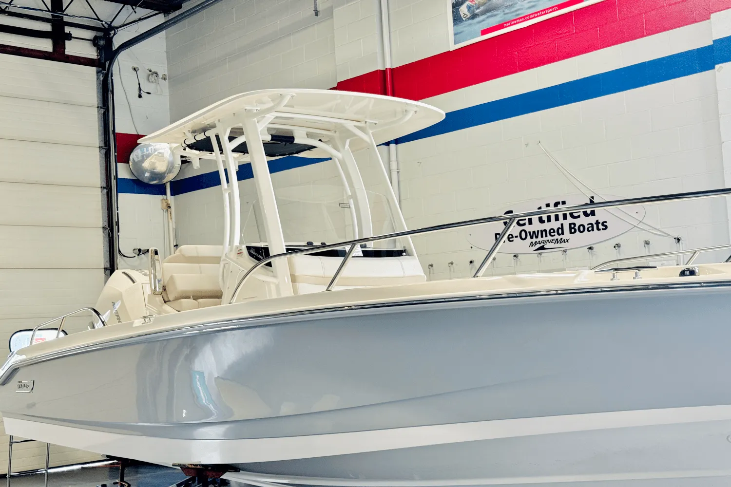2025 Boston Whaler 250 Dauntless Image Thumbnail #6