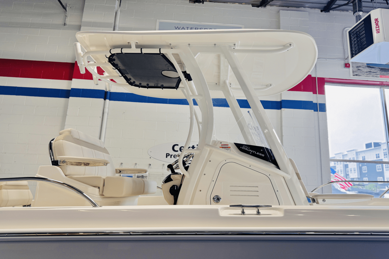2025 Boston Whaler 250 Dauntless Image Thumbnail #8