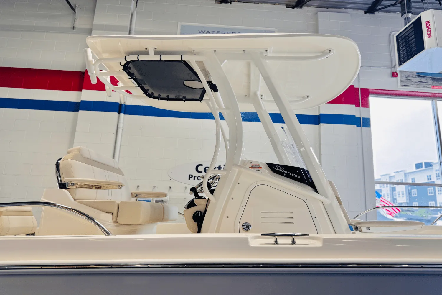 2025 Boston Whaler 250 Dauntless Image Thumbnail #8