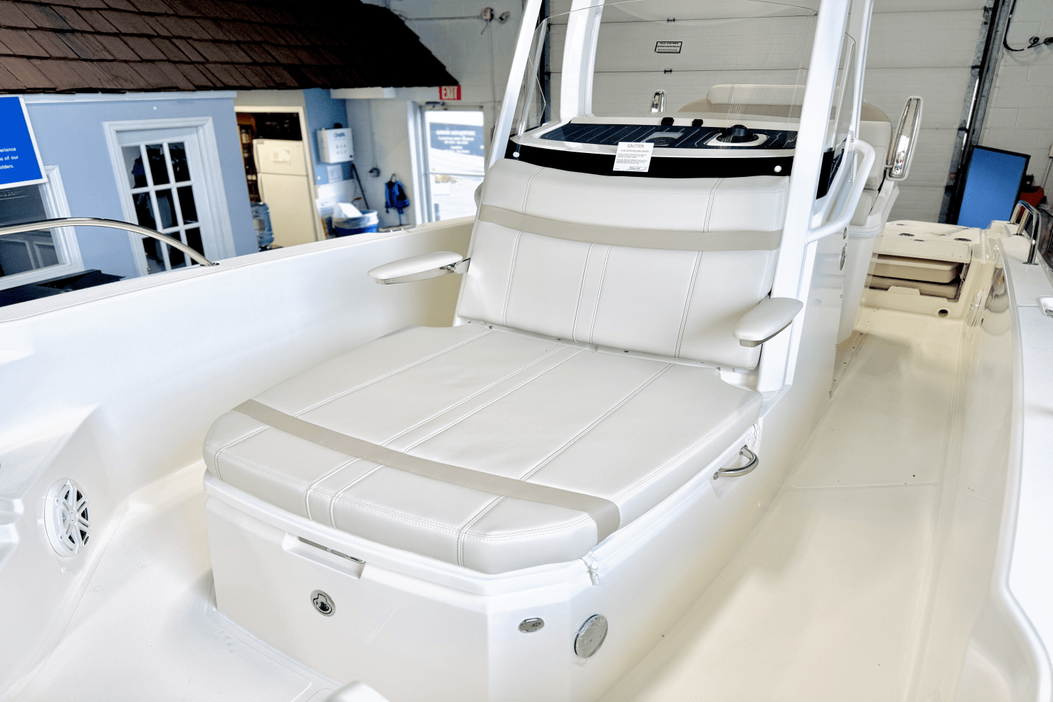 2025 Boston Whaler 250 Dauntless Image Thumbnail #40