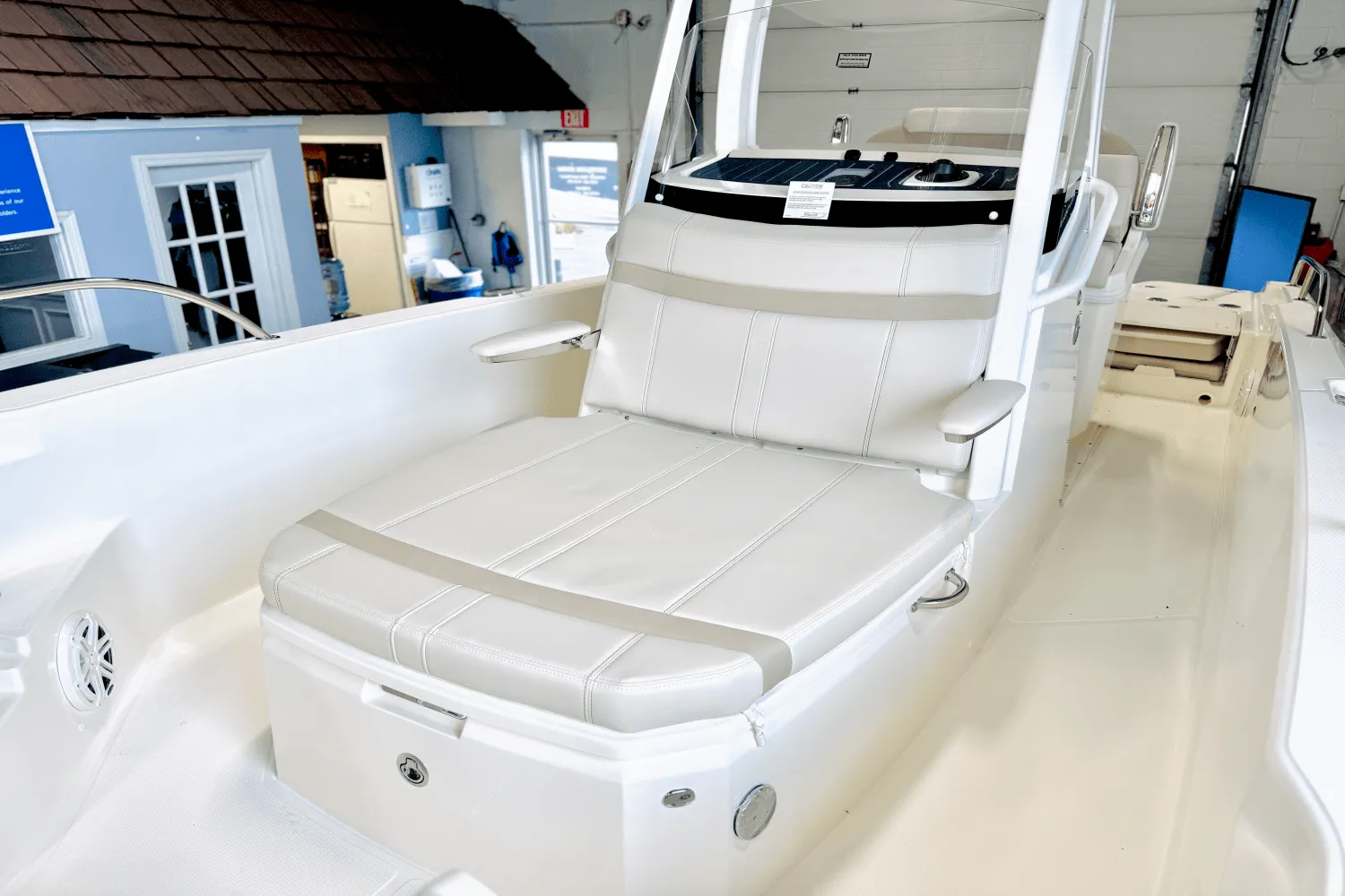2025 Boston Whaler 250 Dauntless Image Thumbnail #40