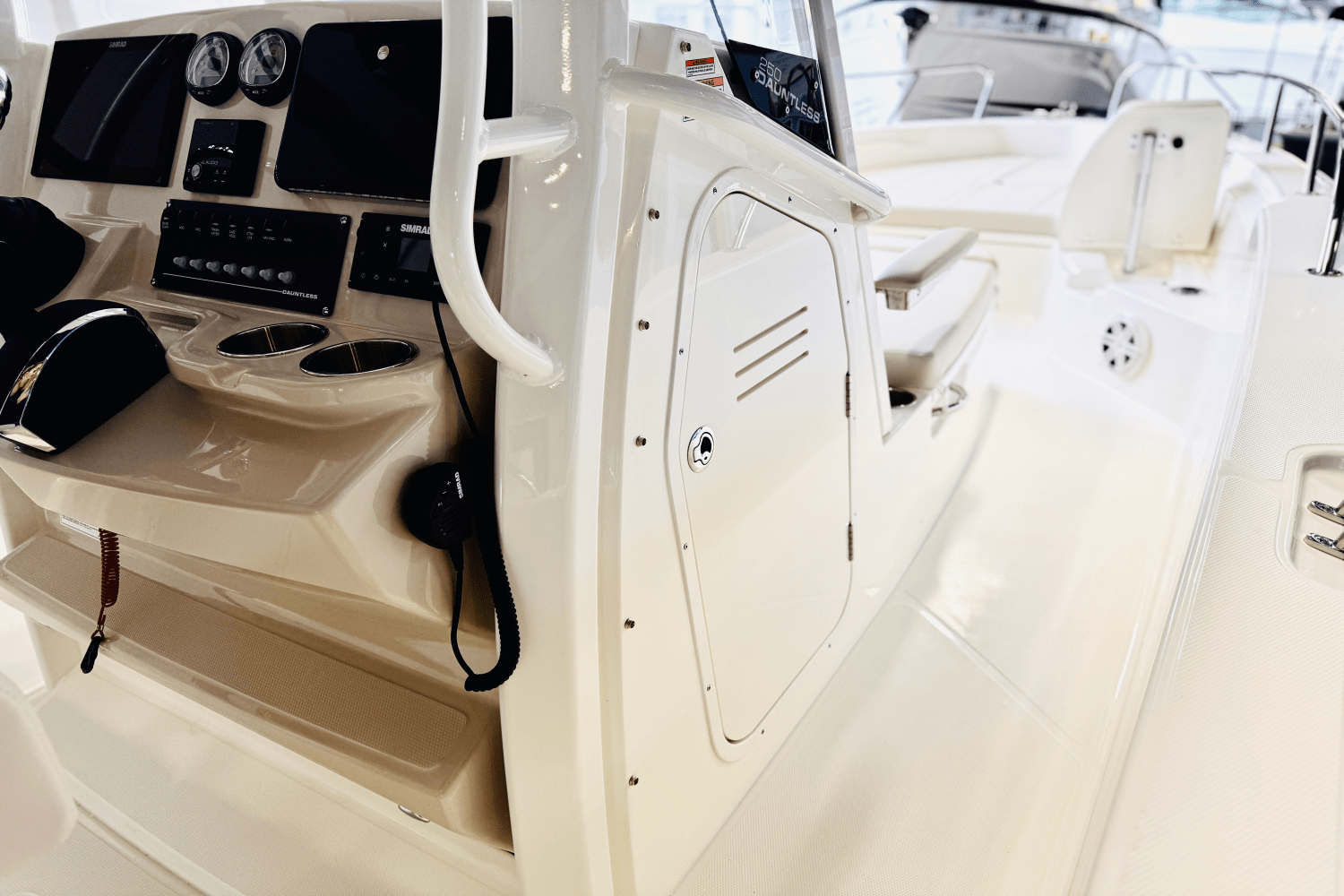 2025 Boston Whaler 250 Dauntless Image Thumbnail #29