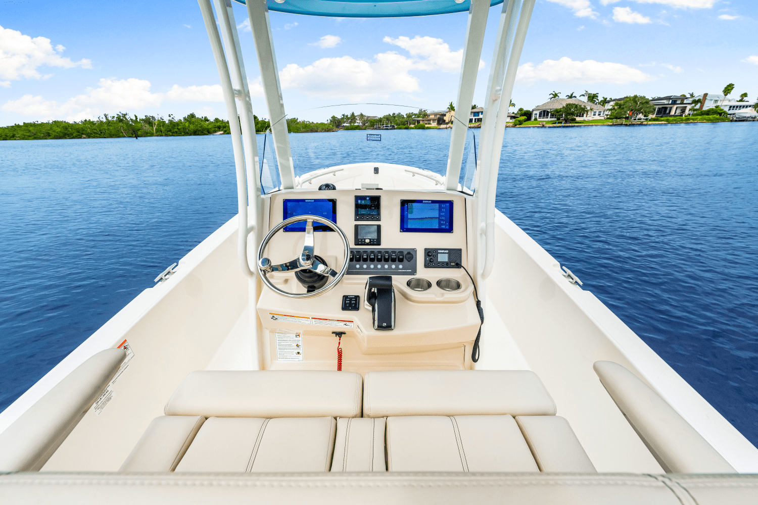 2026 Boston Whaler 250 Dauntless Image Thumbnail #24