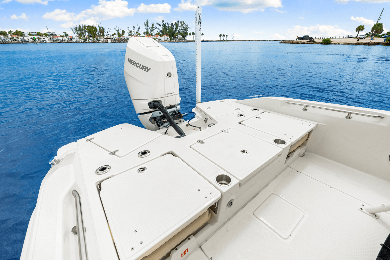 2026 Boston Whaler 250 Dauntless Image Thumbnail #16