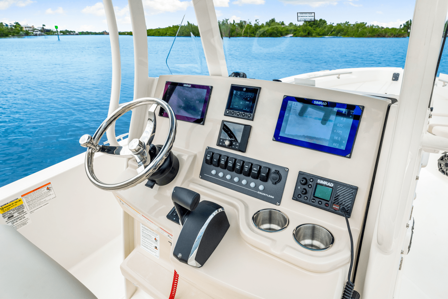 2026 Boston Whaler 250 Dauntless Image Thumbnail #25