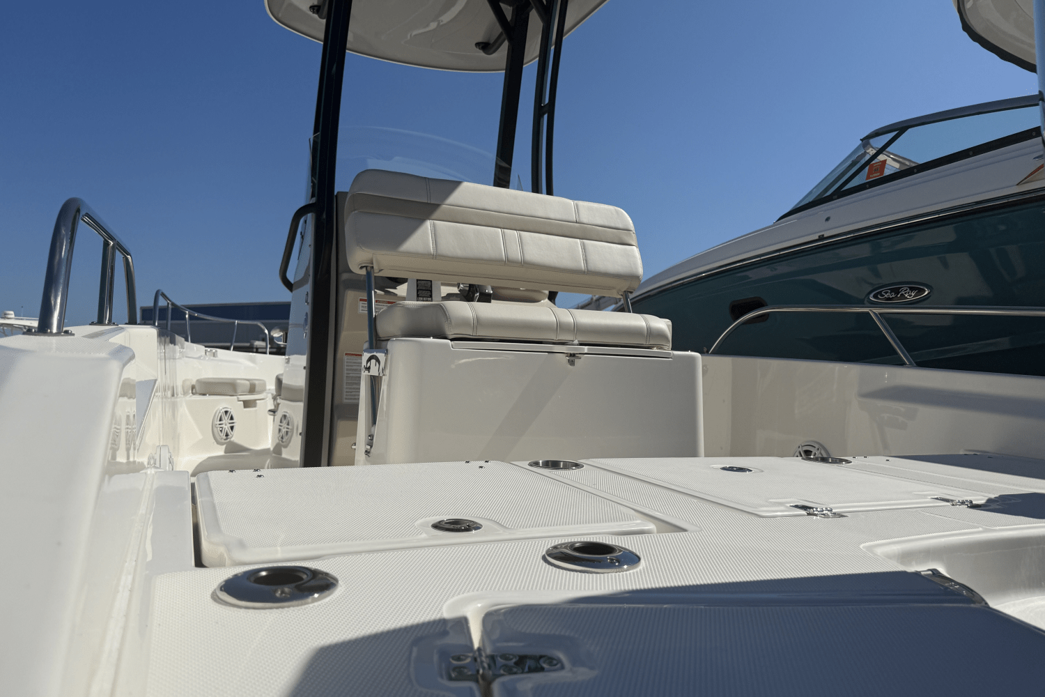 2026 Boston Whaler 250 Dauntless Image Thumbnail #15