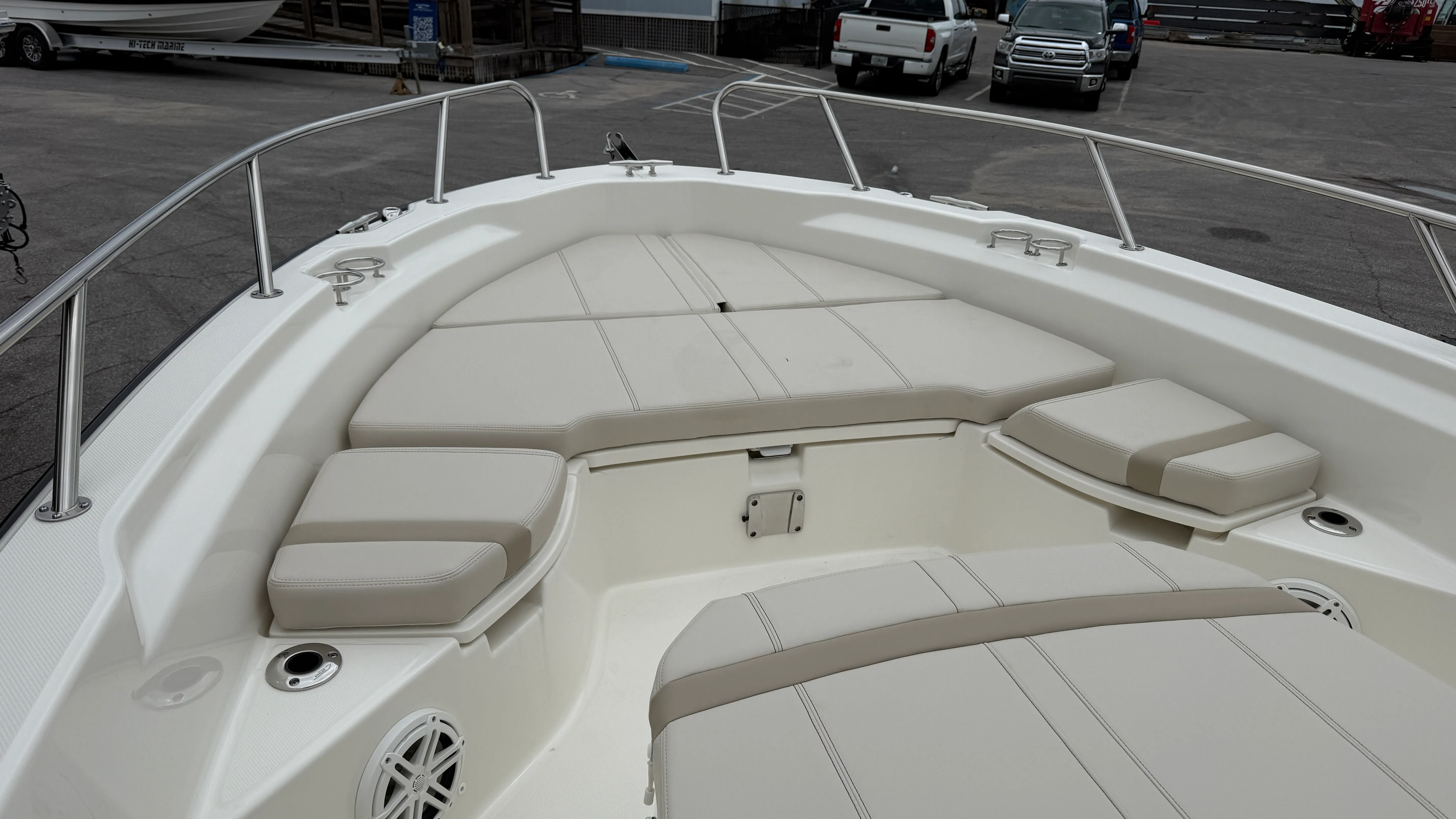 2026 Boston Whaler 250 Dauntless Image Thumbnail #35