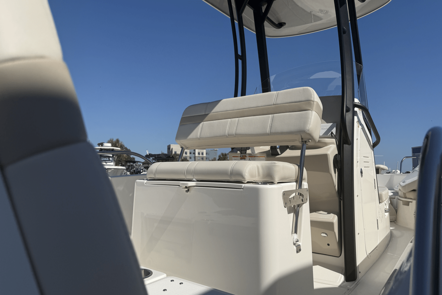 2026 Boston Whaler 250 Dauntless Image Thumbnail #9