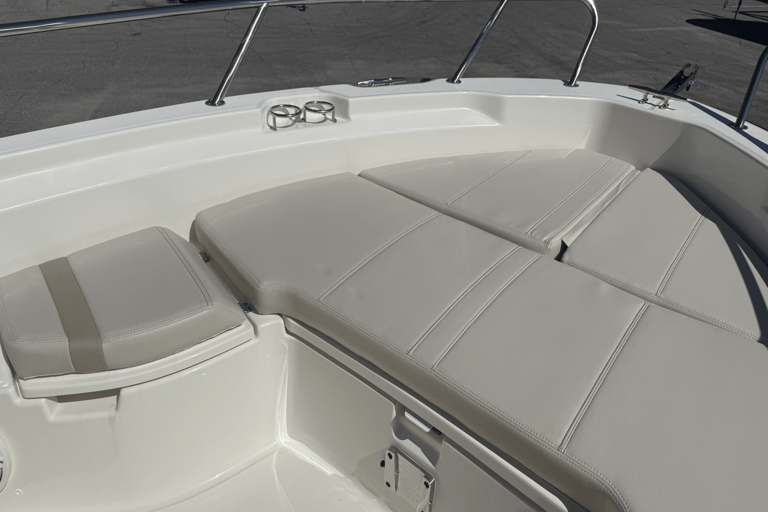 2026 Boston Whaler 250 Dauntless Image Thumbnail #27
