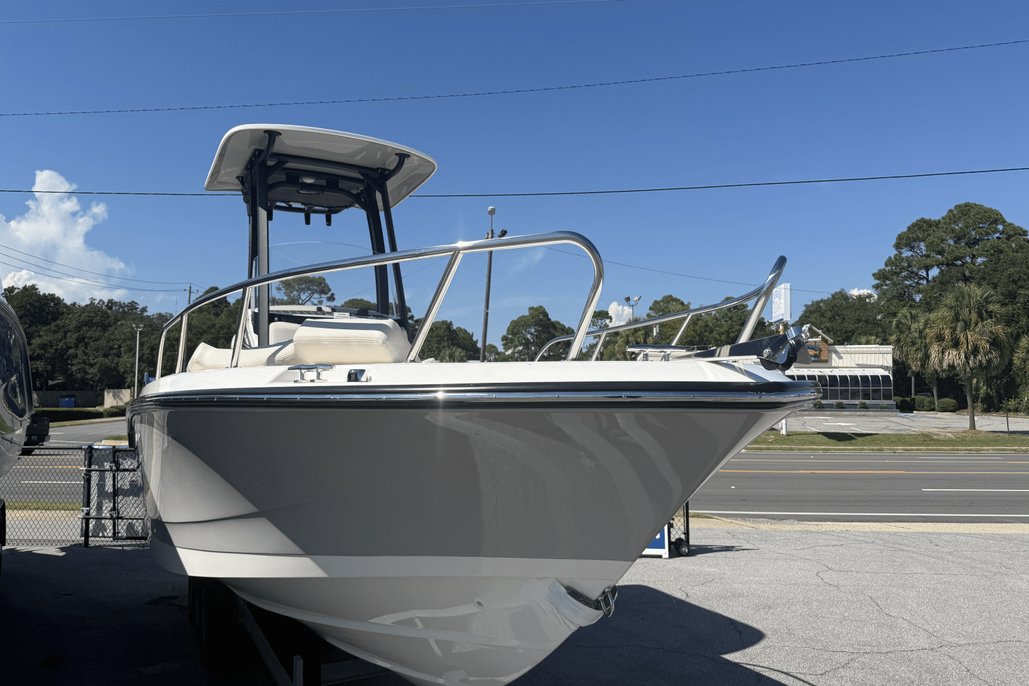 2026 Boston Whaler 250 Dauntless Image Thumbnail #5