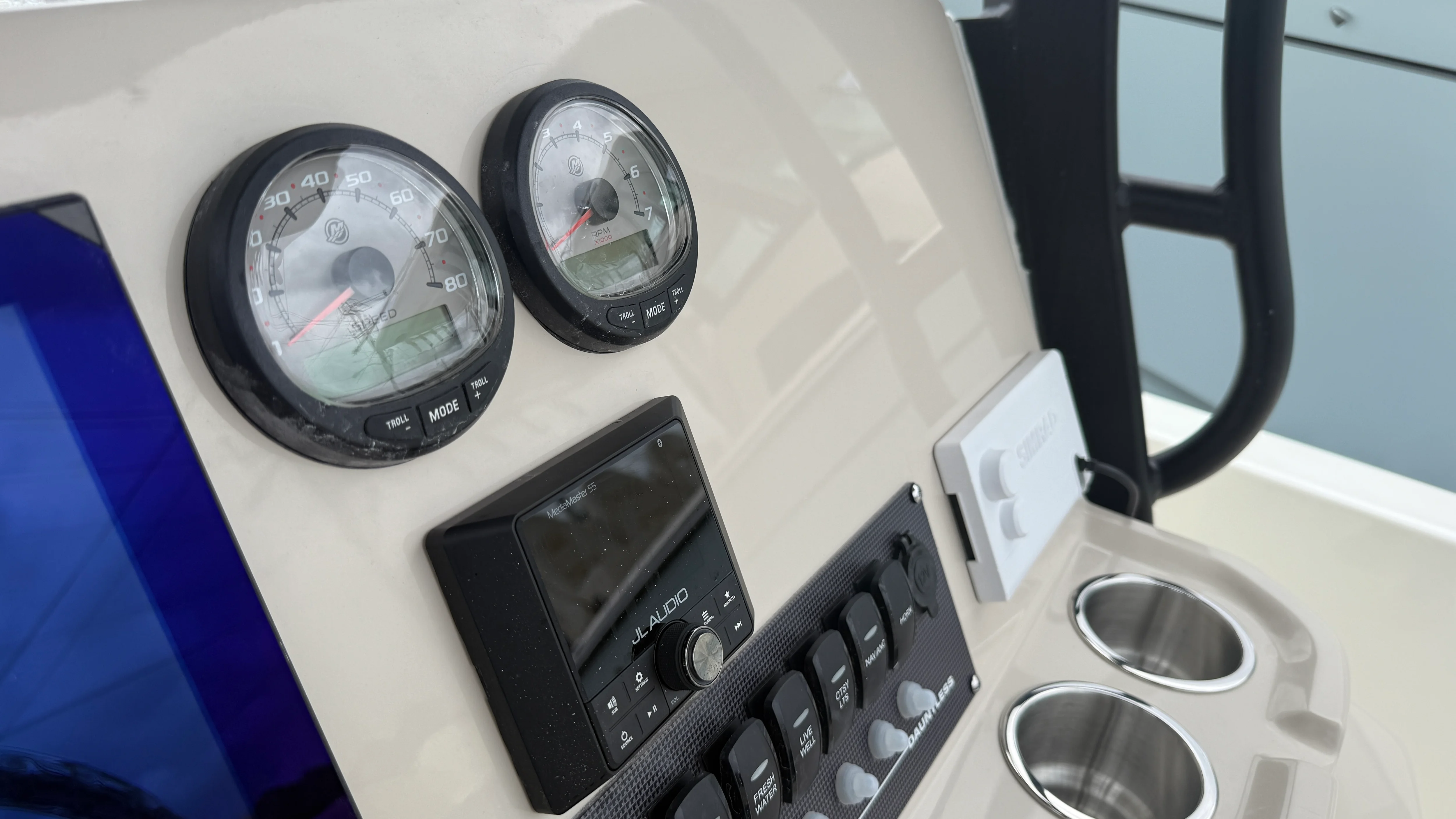 2026 Boston Whaler 250 Dauntless Image Thumbnail #33