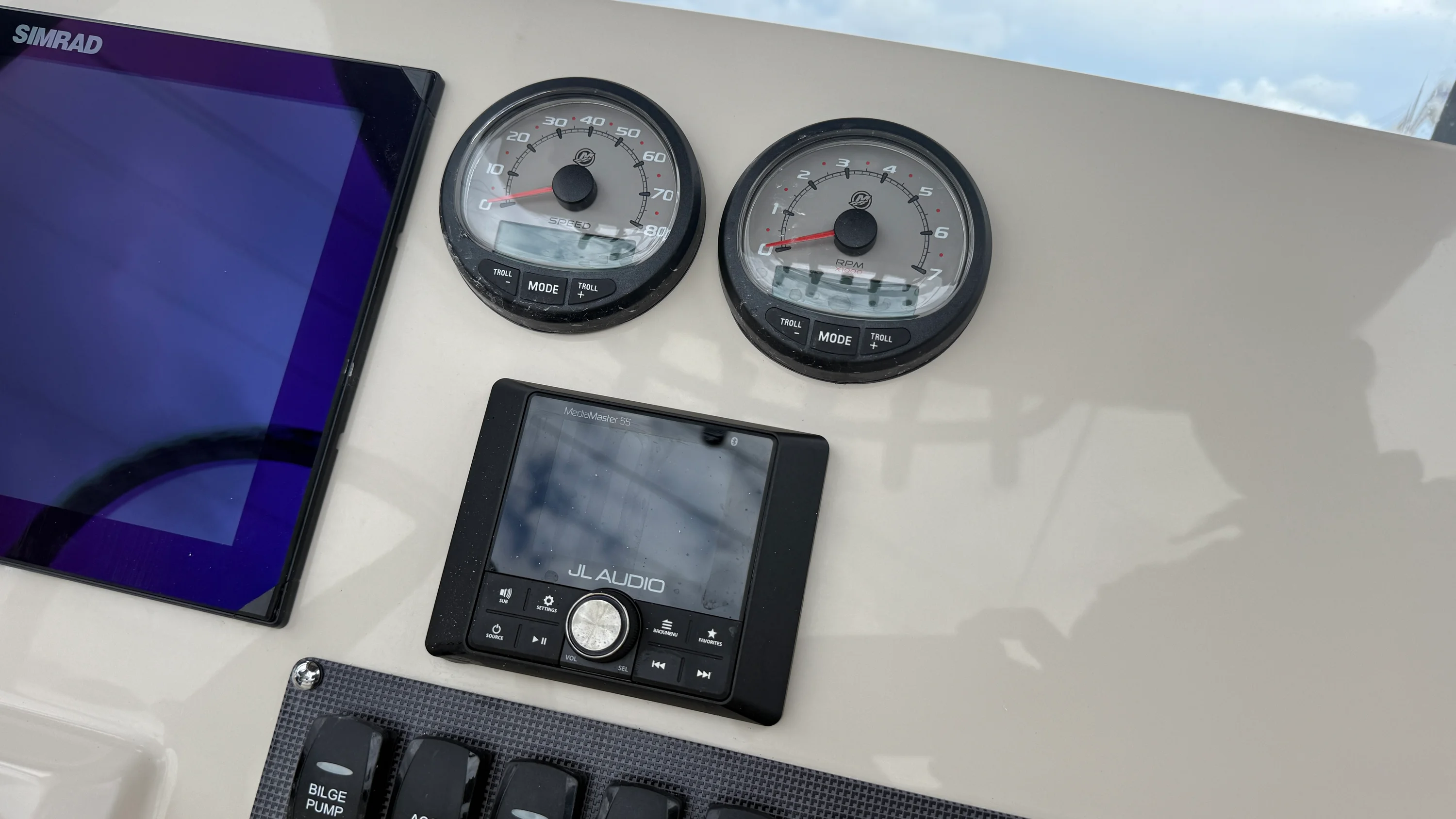 2026 Boston Whaler 250 Dauntless Image Thumbnail #34