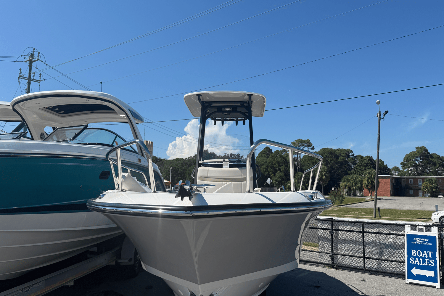 2026 Boston Whaler 250 Dauntless Image Thumbnail #3