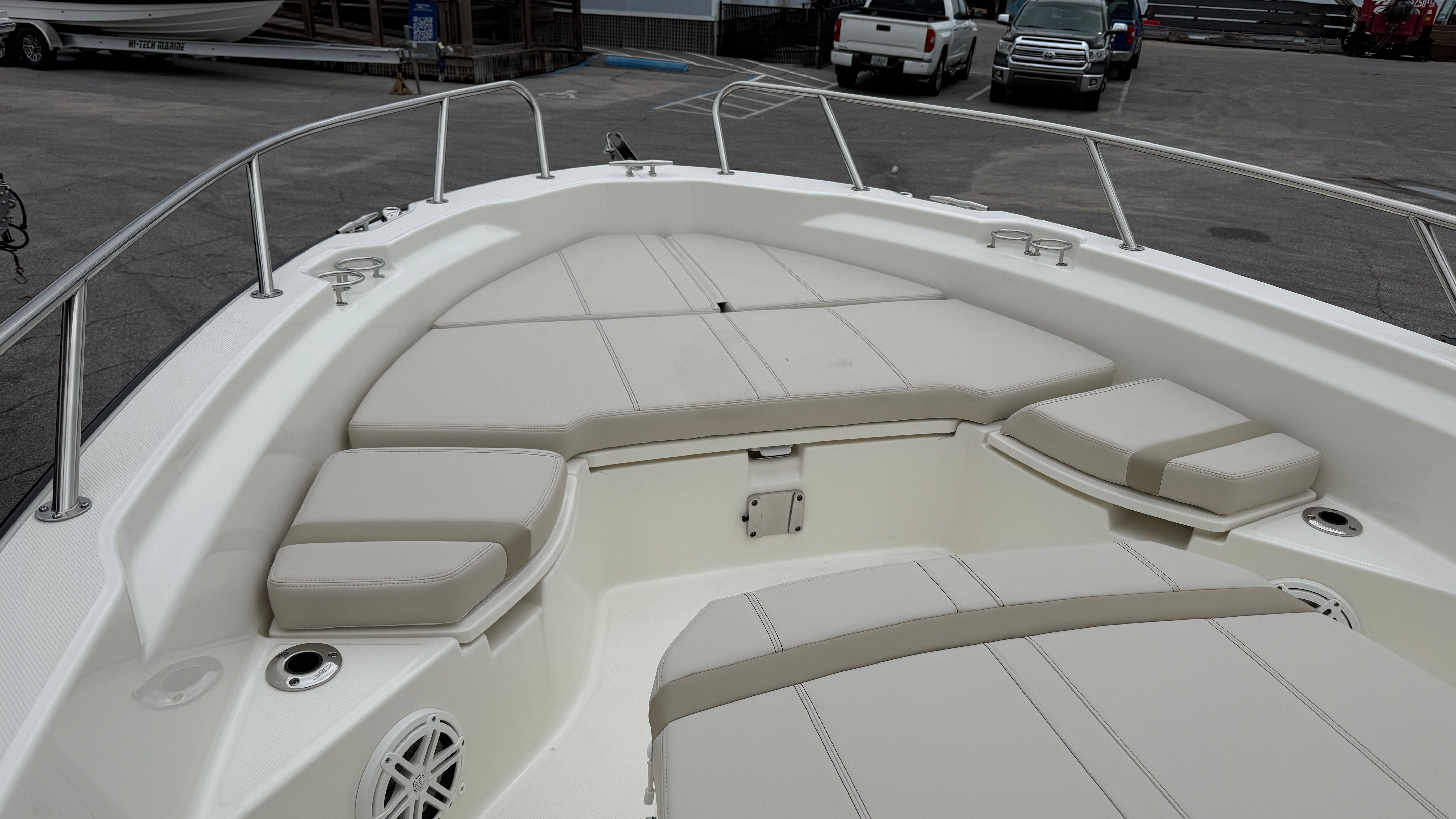 2026 Boston Whaler 250 Dauntless Image Thumbnail #35