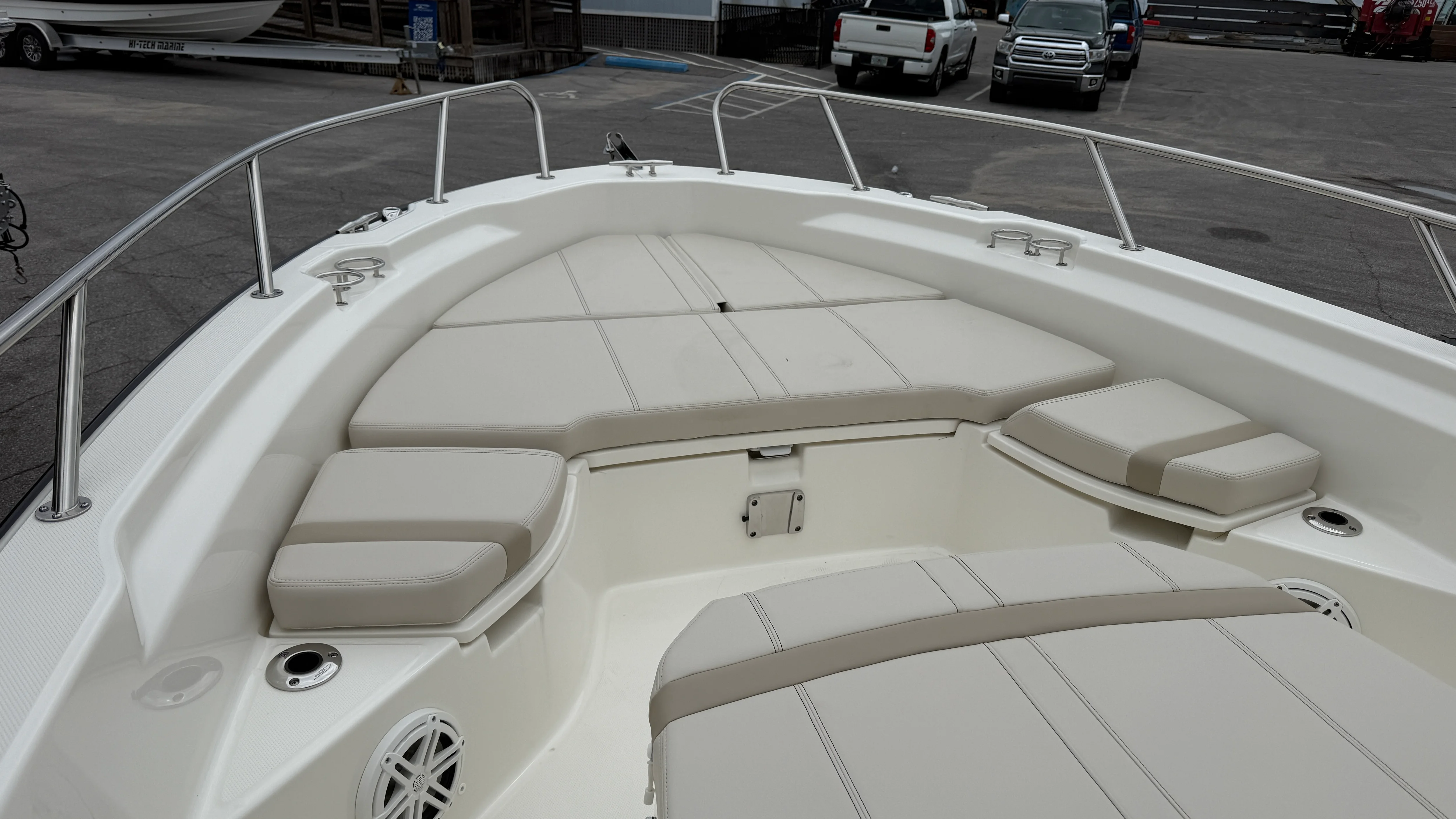 2026 Boston Whaler 250 Dauntless Image Thumbnail #35