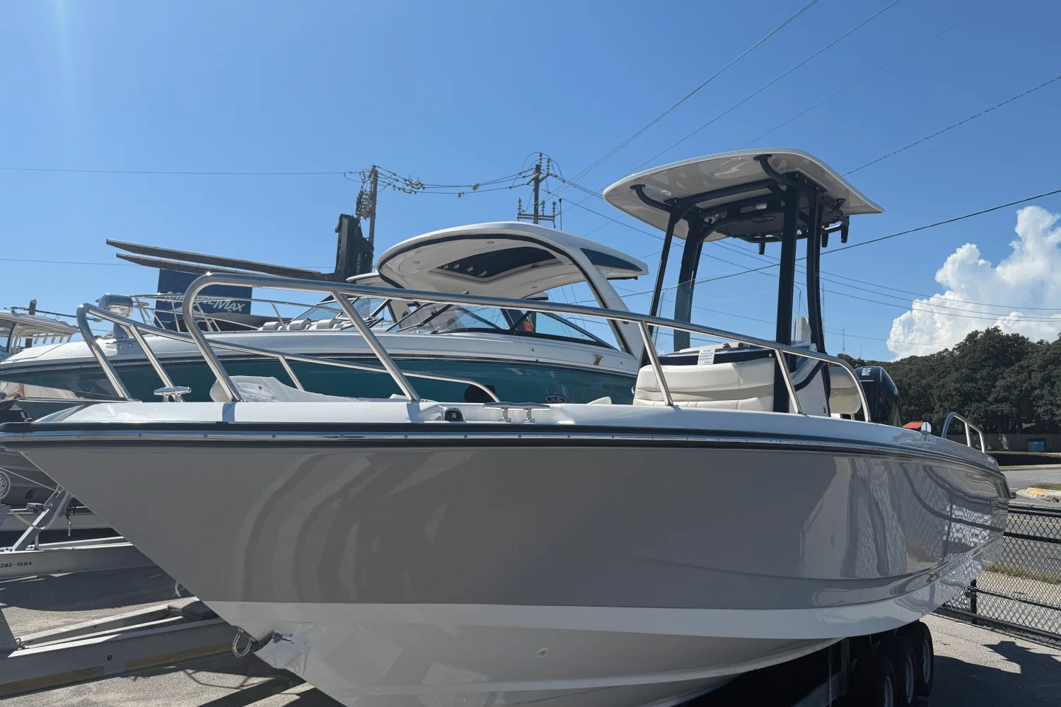 2026 Boston Whaler 250 Dauntless Image Thumbnail #2