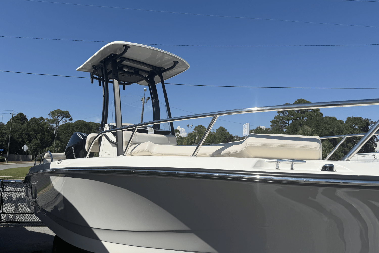 2026 Boston Whaler 250 Dauntless Image Thumbnail #6