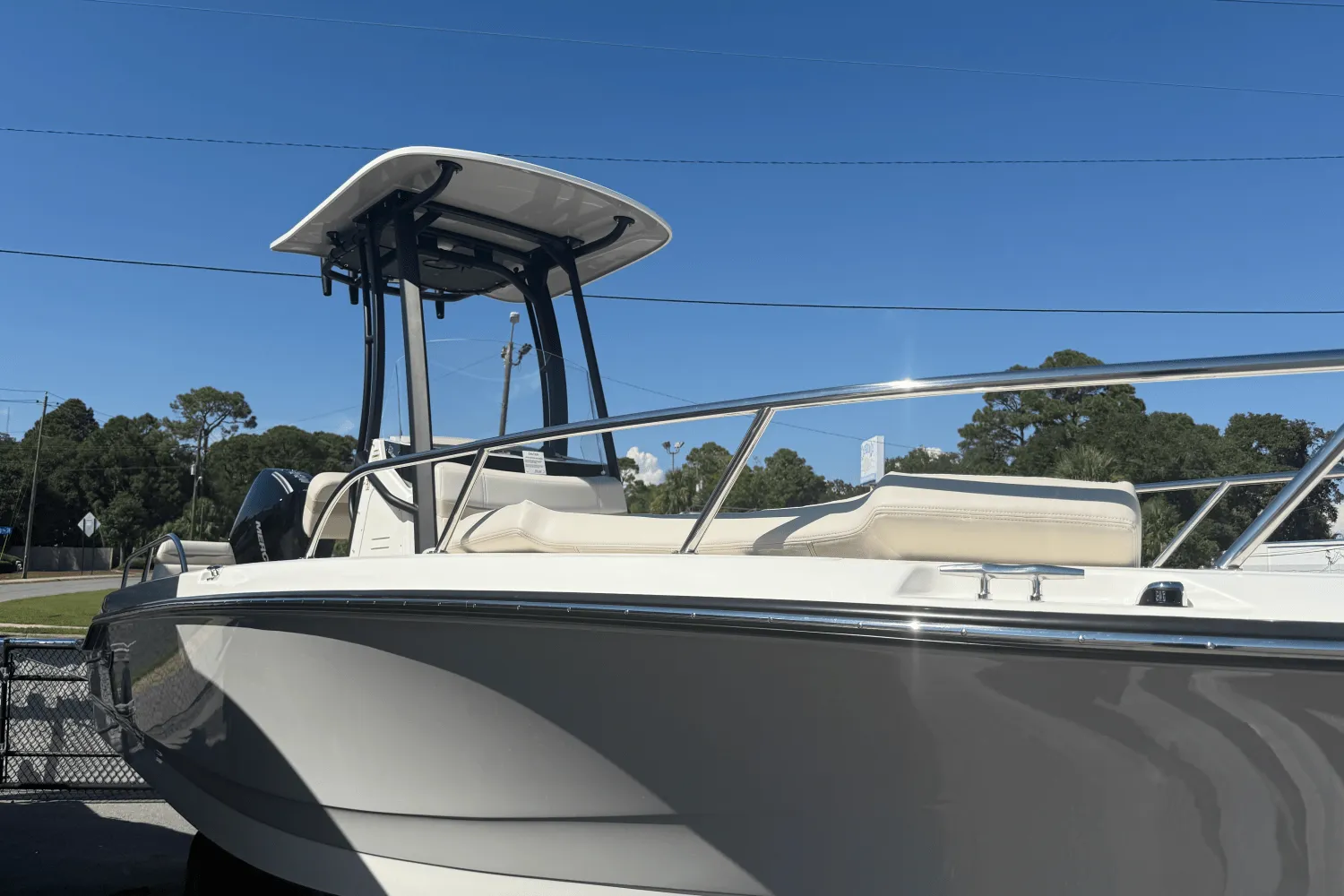 2026 Boston Whaler 250 Dauntless Image Thumbnail #6