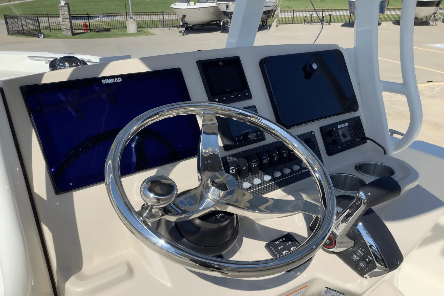 2026 Boston Whaler 250 Dauntless Image Thumbnail #18