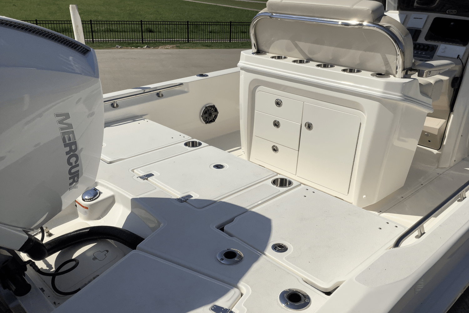 2026 Boston Whaler 250 Dauntless Image Thumbnail #10