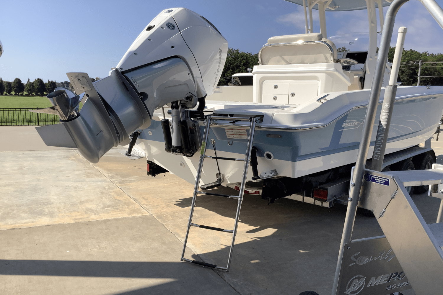 2026 Boston Whaler 250 Dauntless Image Thumbnail #7