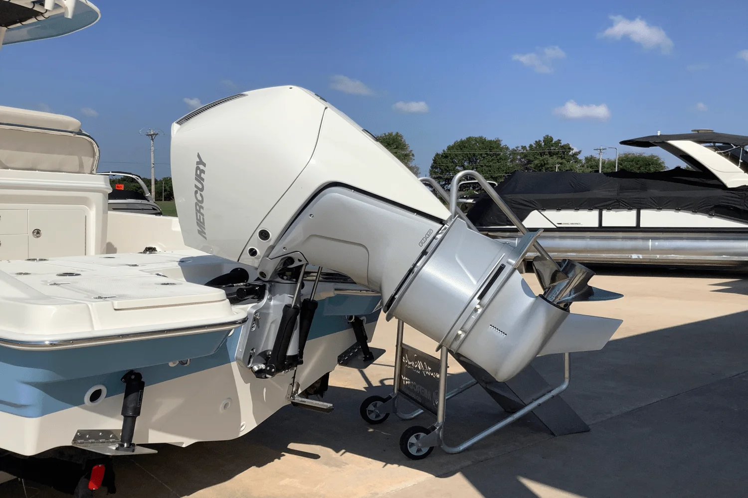 2026 Boston Whaler 250 Dauntless Image Thumbnail #6