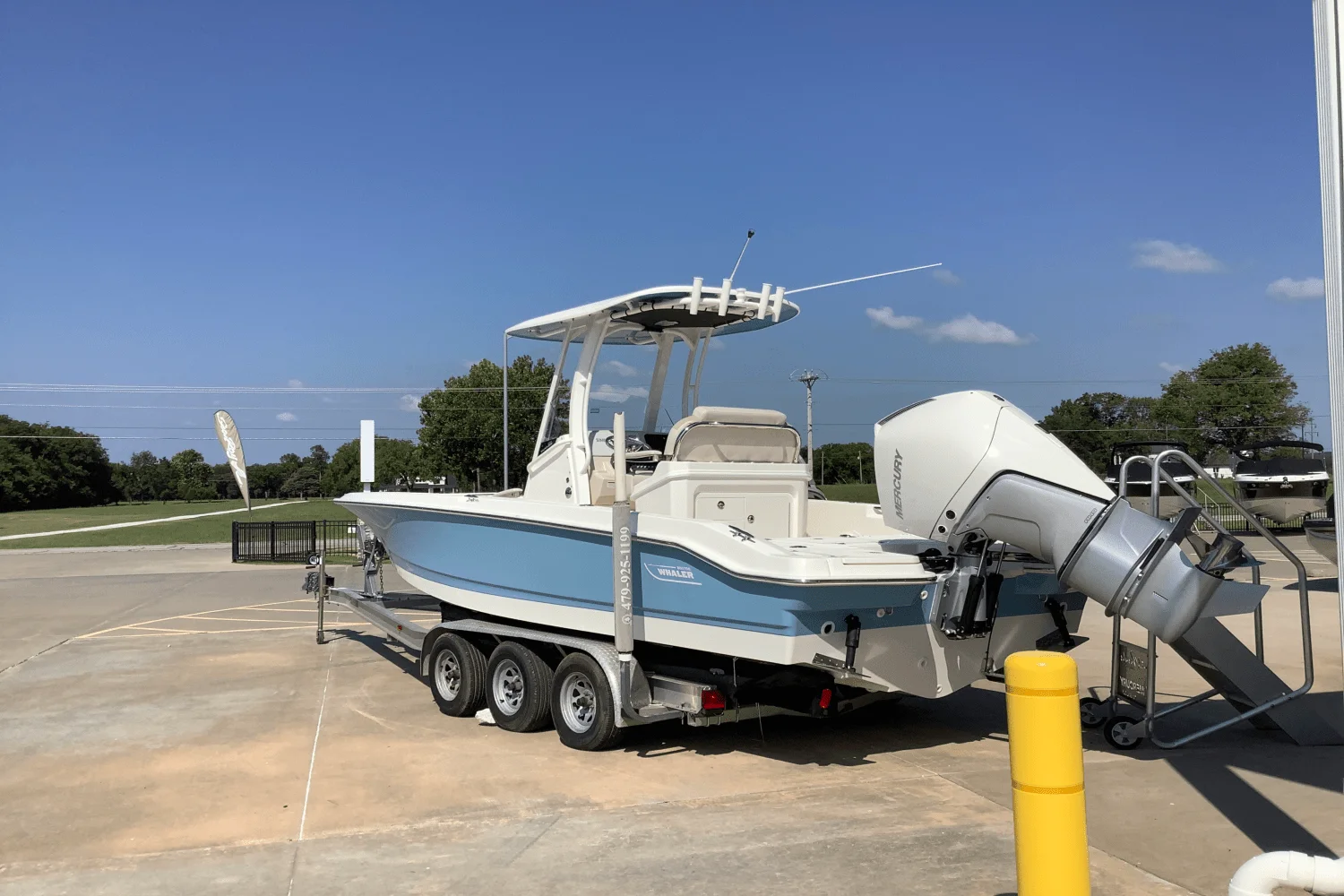 2026 Boston Whaler 250 Dauntless Image Thumbnail #3