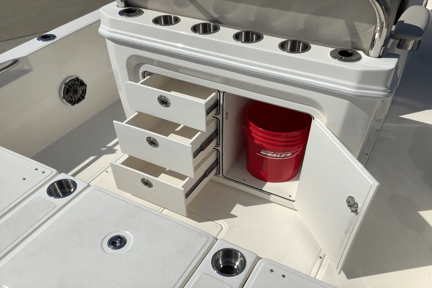 2026 Boston Whaler 250 Dauntless Image Thumbnail #14