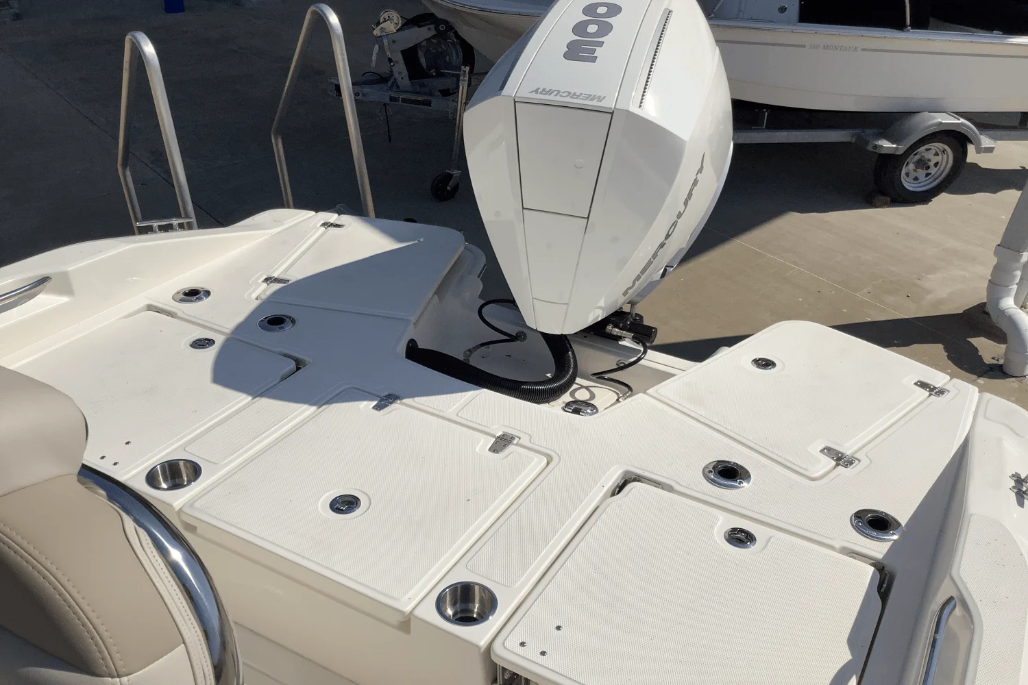 2026 Boston Whaler 250 Dauntless Image Thumbnail #11