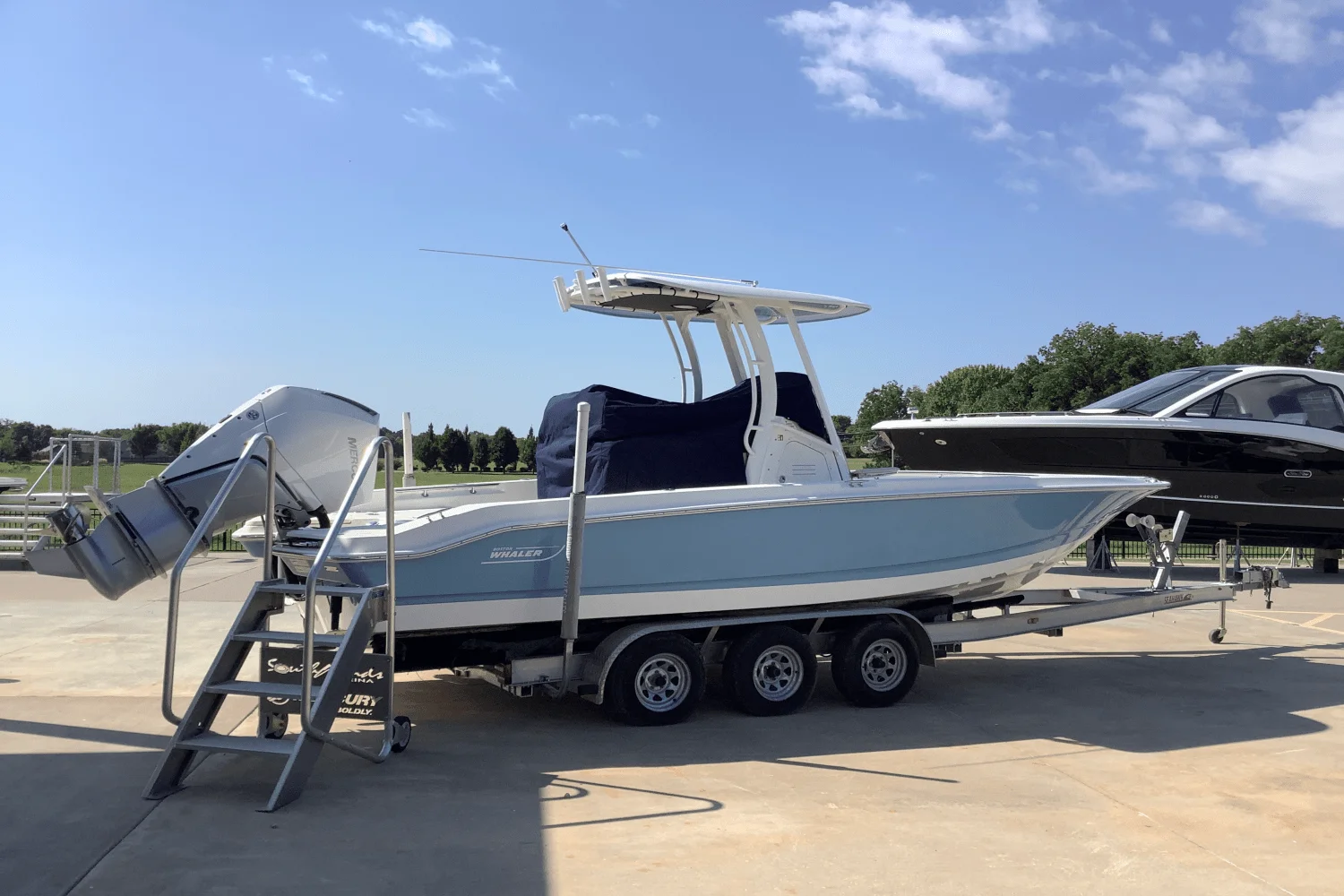 2026 Boston Whaler 250 Dauntless Image Thumbnail #5