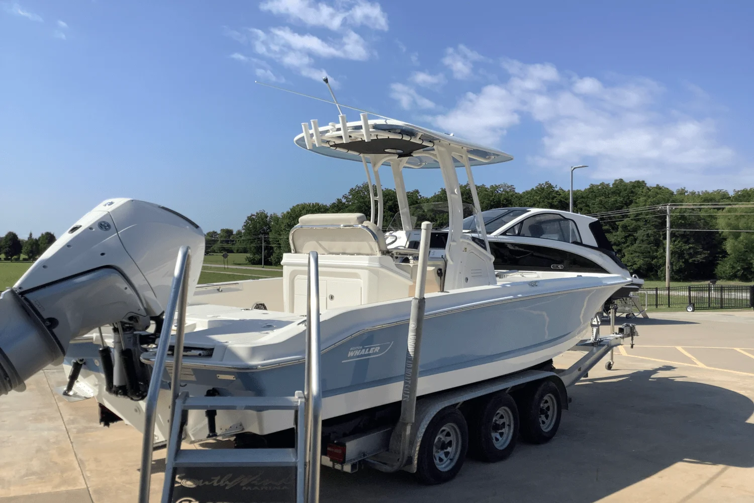 2026 Boston Whaler 250 Dauntless Image Thumbnail #2