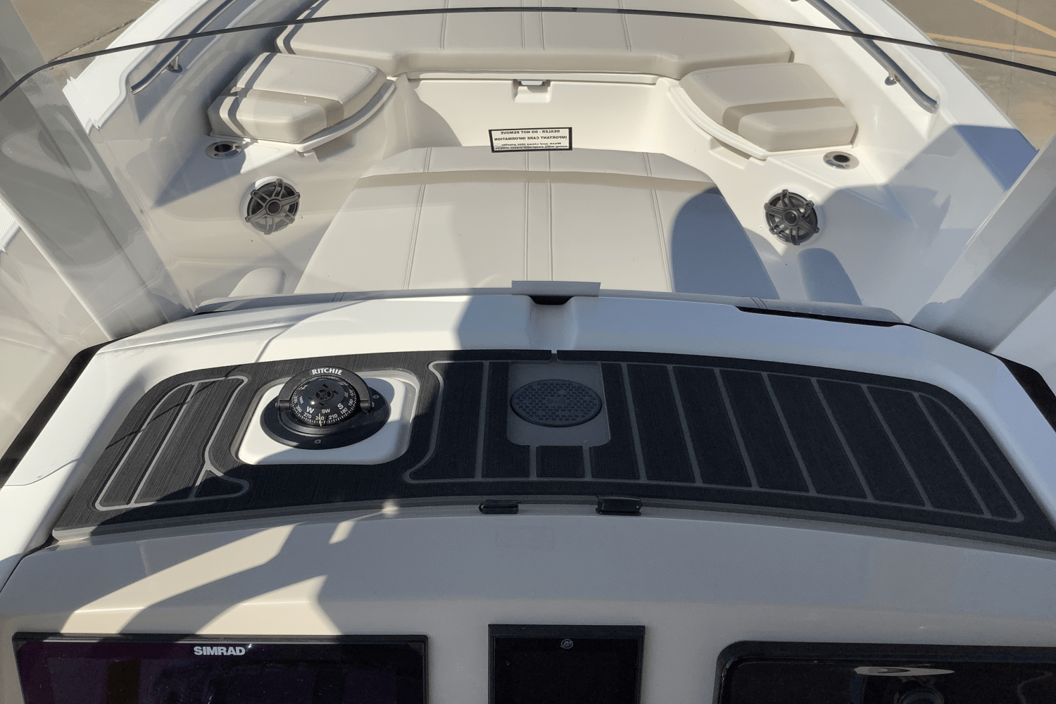 2026 Boston Whaler 250 Dauntless Image Thumbnail #21