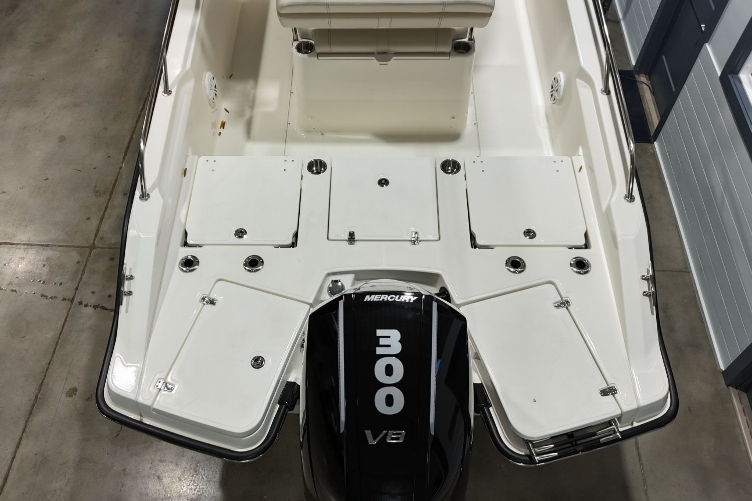 2026 Boston Whaler 250 Dauntless Image Thumbnail #5