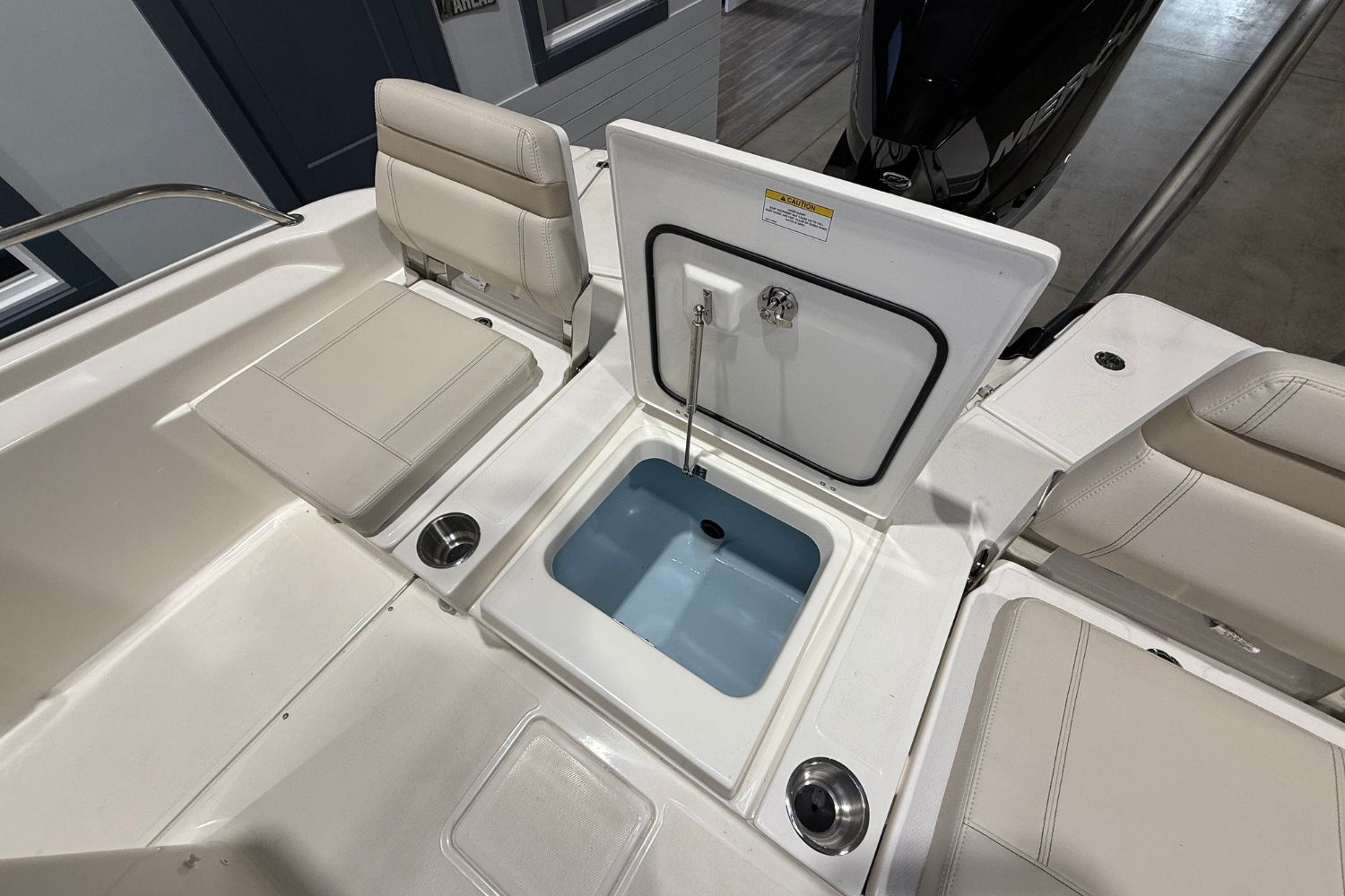 2026 Boston Whaler 250 Dauntless Image Thumbnail #11