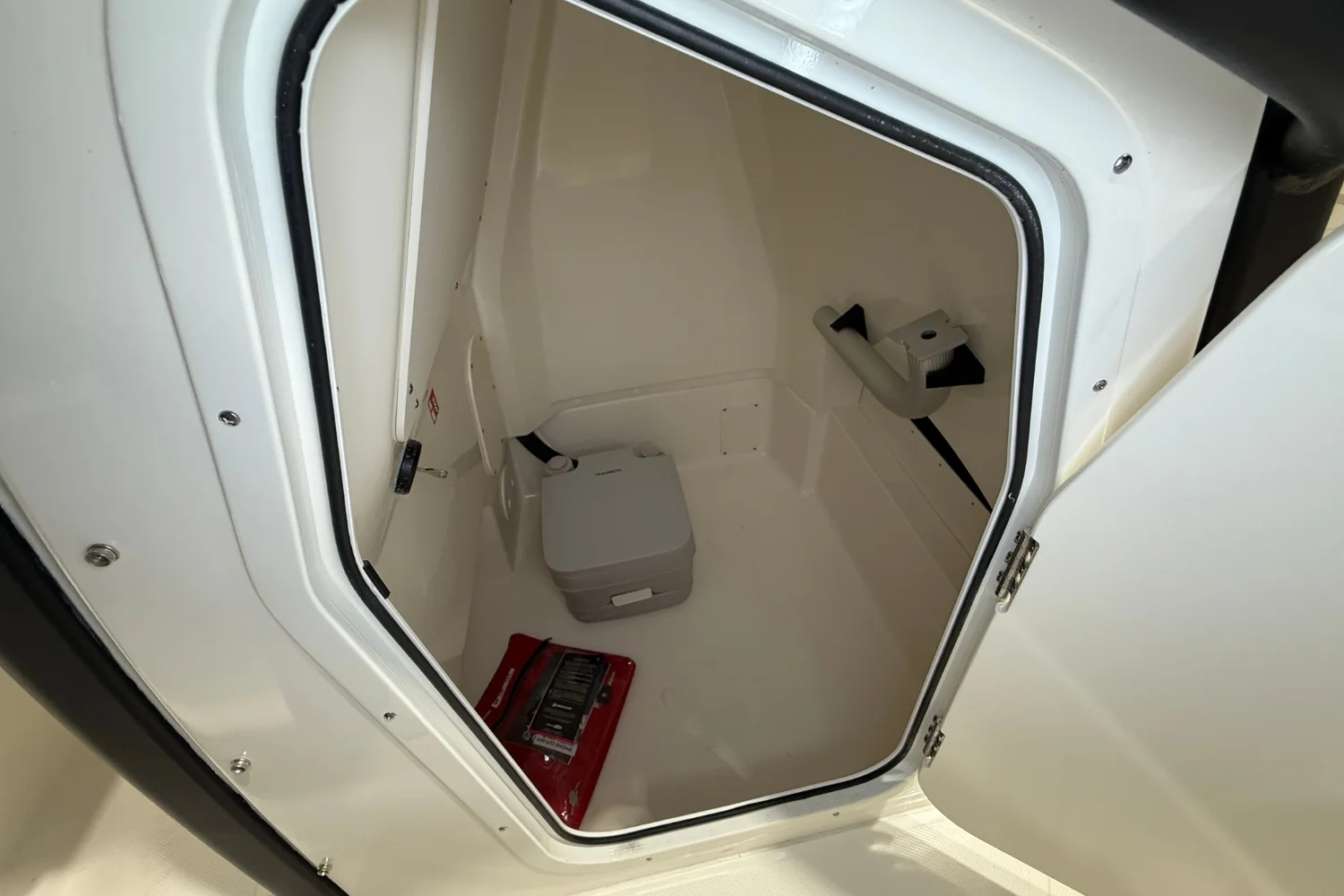 2026 Boston Whaler 250 Dauntless Image Thumbnail #16