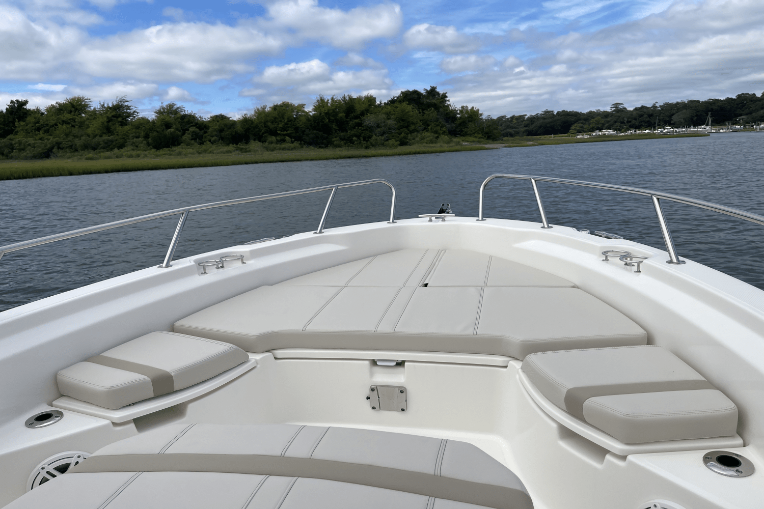2026 Boston Whaler 250 Dauntless Image Thumbnail #15