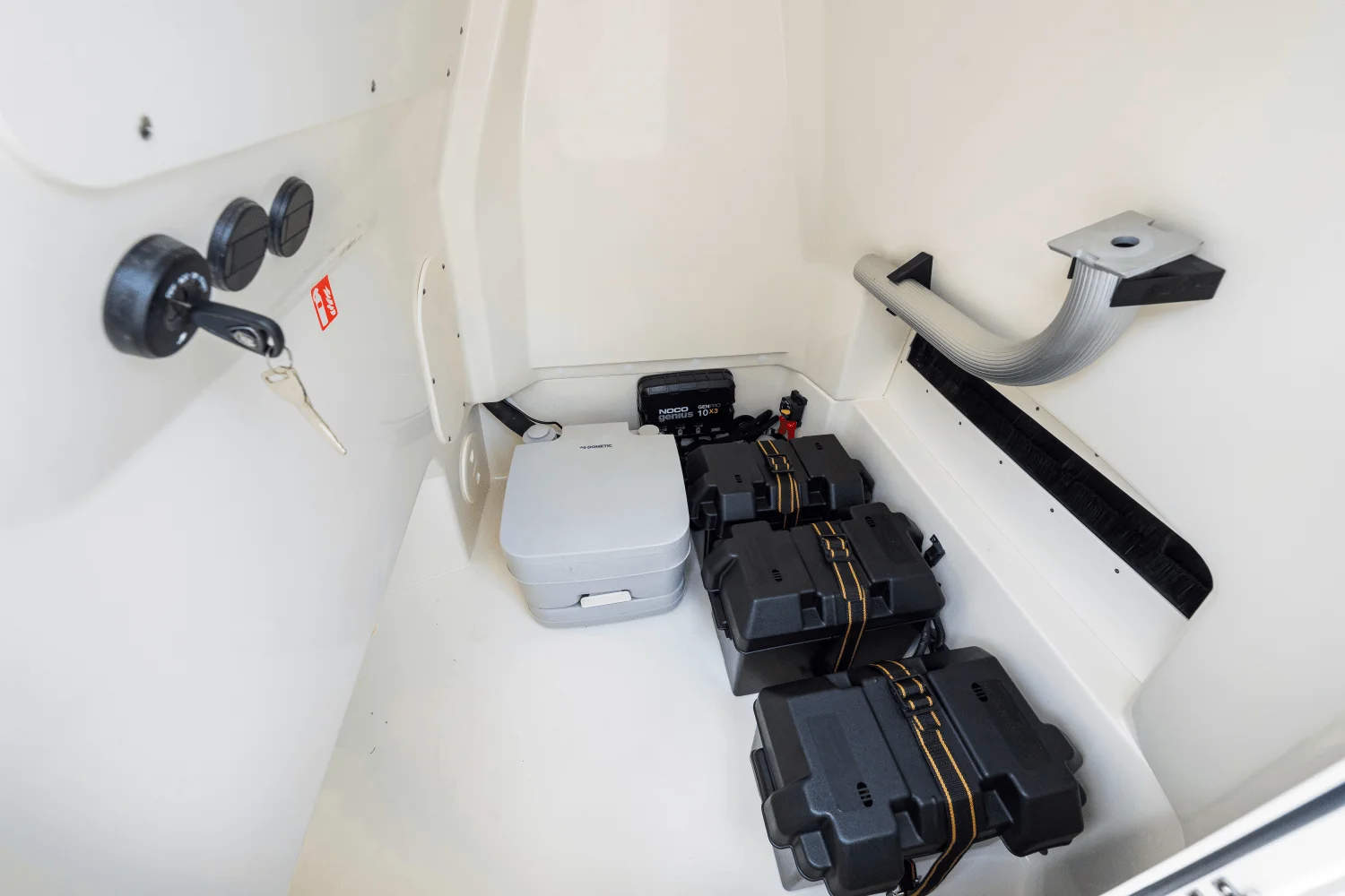 2026 Boston Whaler 250 Dauntless Image Thumbnail #42