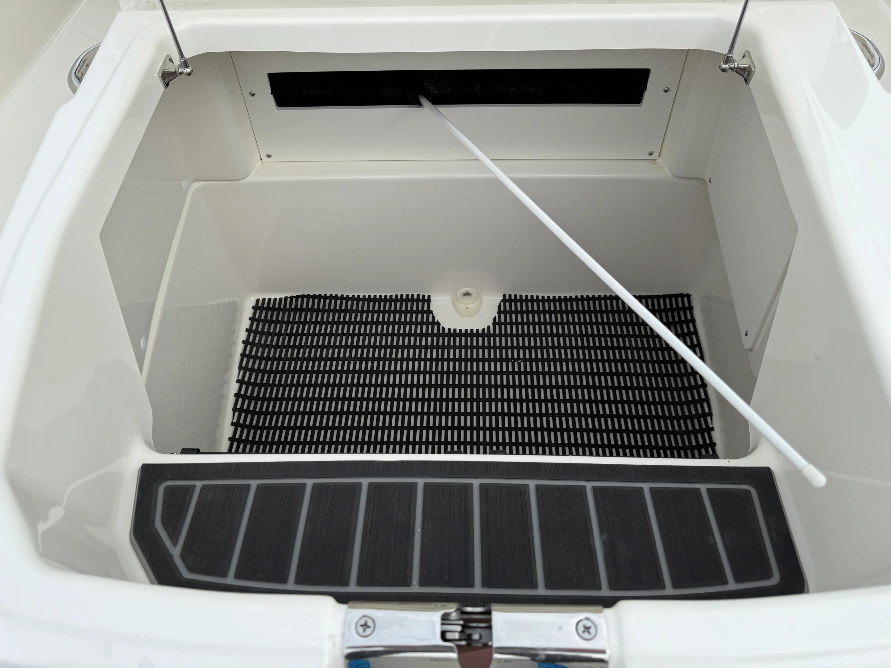 2026 Boston Whaler 250 Dauntless Image Thumbnail #14