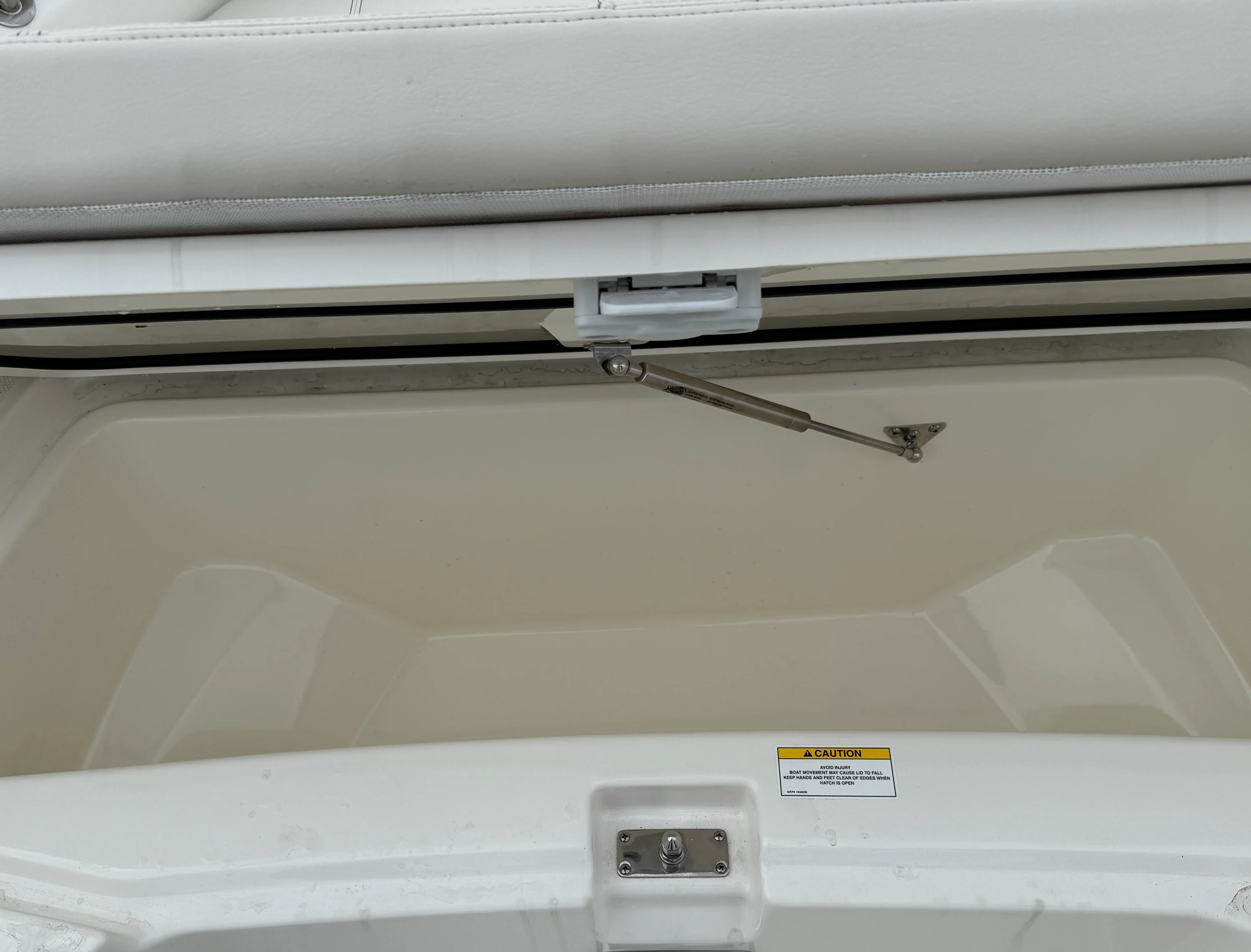 2026 Boston Whaler 250 Dauntless Image Thumbnail #8