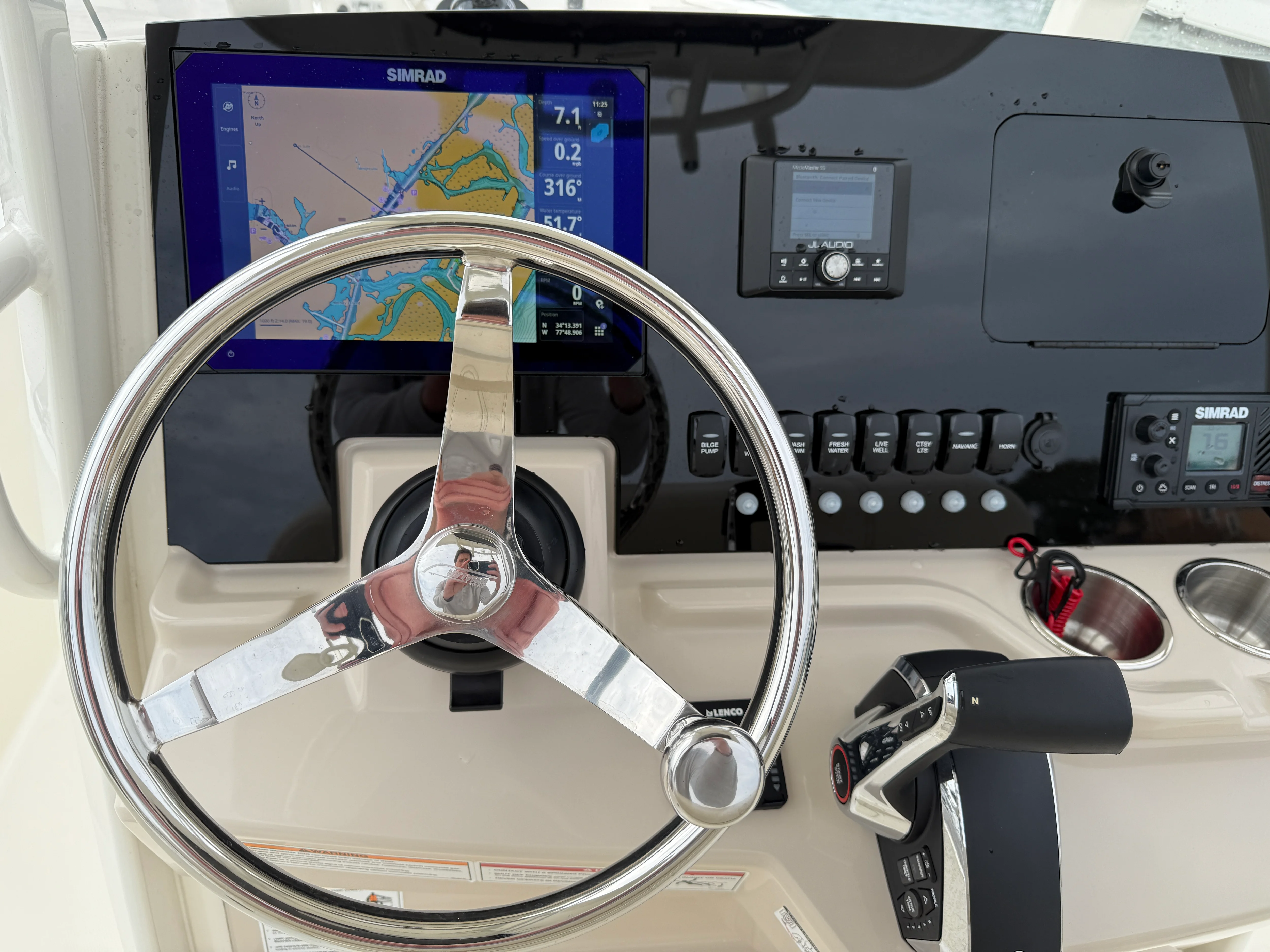 2026 Boston Whaler 250 Dauntless Image Thumbnail #9