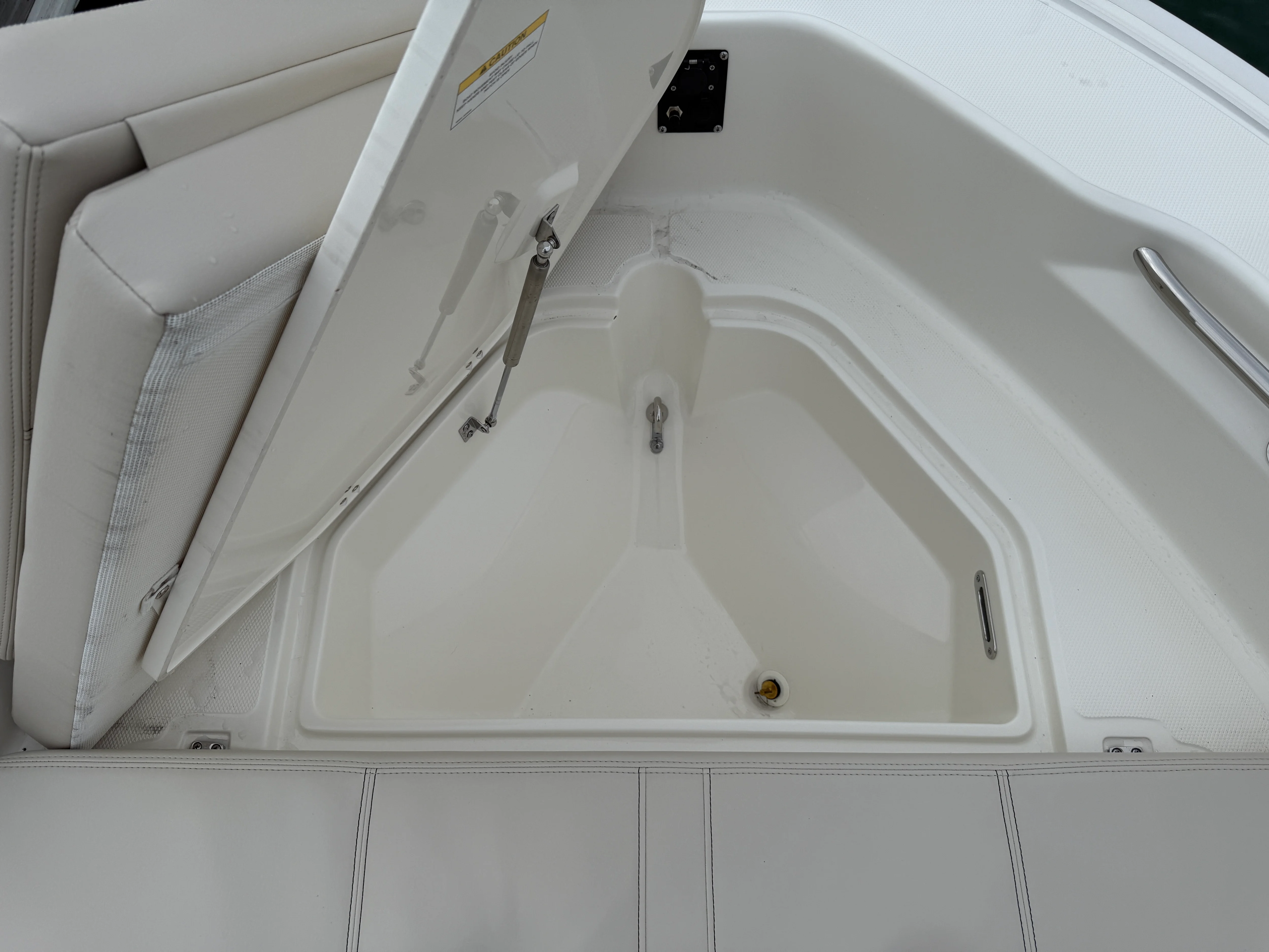 2026 Boston Whaler 250 Dauntless Image Thumbnail #15